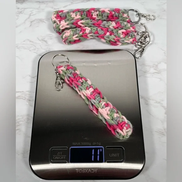 Set Of 4 Pink Crochet Keychain Wristlets - Picture 3 of 3